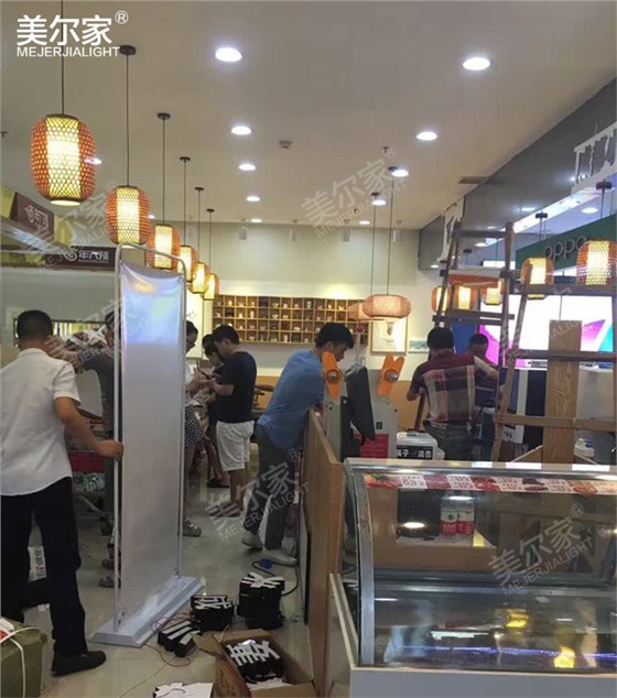 佛山百膳珍小吃店使用了美尔家藤艺灯