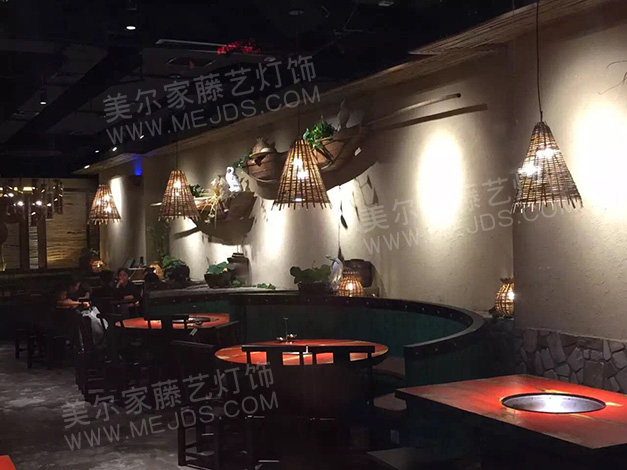 胡大饭店使用美尔家藤艺吊灯图
